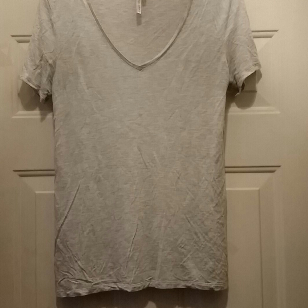 BANANA REPUBLIC SIGNATURE TEE Grey short sleeve v-neck tshirt